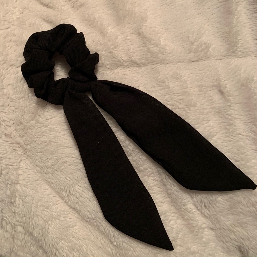 black hair tie scarf